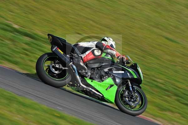 Motorcycle action photographs;Trackday digital images;cadwell;cadwell park photographs;event digital images;eventdigitalimages;motor racing louth lincolnshire;no limits trackday;peter wileman photography;trackday;trackday photos