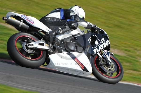 Motorcycle action photographs;Trackday digital images;cadwell;cadwell park photographs;event digital images;eventdigitalimages;motor racing louth lincolnshire;no limits trackday;peter wileman photography;trackday;trackday photos