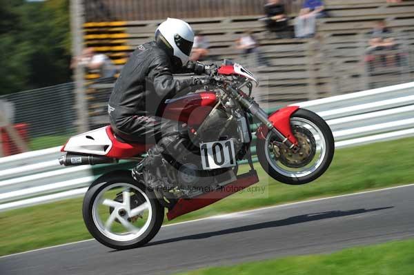 Motorcycle action photographs;Trackday digital images;cadwell;cadwell park photographs;event digital images;eventdigitalimages;motor racing louth lincolnshire;no limits trackday;peter wileman photography;trackday;trackday photos