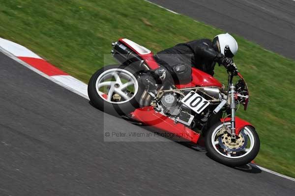 Motorcycle action photographs;Trackday digital images;cadwell;cadwell park photographs;event digital images;eventdigitalimages;motor racing louth lincolnshire;no limits trackday;peter wileman photography;trackday;trackday photos