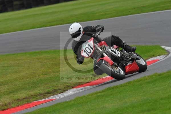 Motorcycle action photographs;Trackday digital images;cadwell;cadwell park photographs;event digital images;eventdigitalimages;motor racing louth lincolnshire;no limits trackday;peter wileman photography;trackday;trackday photos