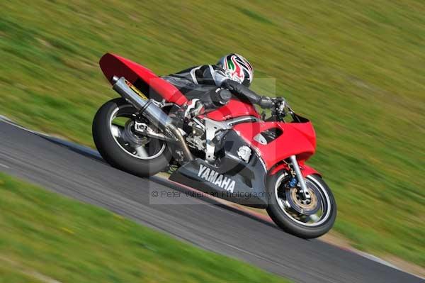 Motorcycle action photographs;Trackday digital images;cadwell;cadwell park photographs;event digital images;eventdigitalimages;motor racing louth lincolnshire;no limits trackday;peter wileman photography;trackday;trackday photos