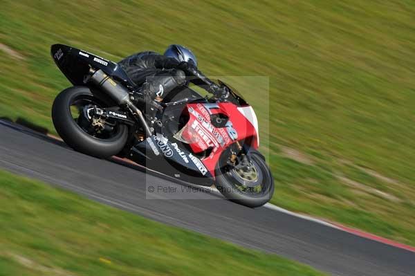 Motorcycle action photographs;Trackday digital images;cadwell;cadwell park photographs;event digital images;eventdigitalimages;motor racing louth lincolnshire;no limits trackday;peter wileman photography;trackday;trackday photos