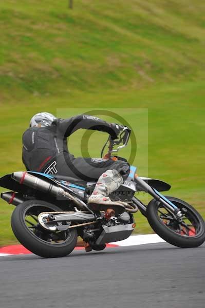 Motorcycle action photographs;Trackday digital images;cadwell;cadwell park photographs;event digital images;eventdigitalimages;motor racing louth lincolnshire;no limits trackday;peter wileman photography;trackday;trackday photos