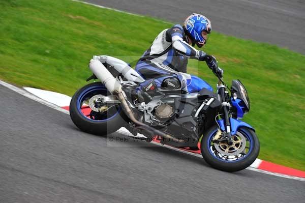 Motorcycle action photographs;Trackday digital images;cadwell;cadwell park photographs;event digital images;eventdigitalimages;motor racing louth lincolnshire;no limits trackday;peter wileman photography;trackday;trackday photos