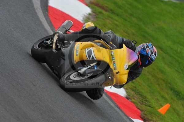 Motorcycle action photographs;Trackday digital images;cadwell;cadwell park photographs;event digital images;eventdigitalimages;motor racing louth lincolnshire;no limits trackday;peter wileman photography;trackday;trackday photos
