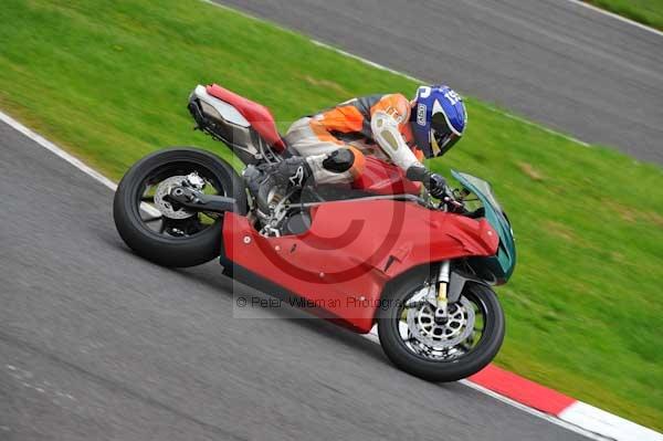 Motorcycle action photographs;Trackday digital images;cadwell;cadwell park photographs;event digital images;eventdigitalimages;motor racing louth lincolnshire;no limits trackday;peter wileman photography;trackday;trackday photos