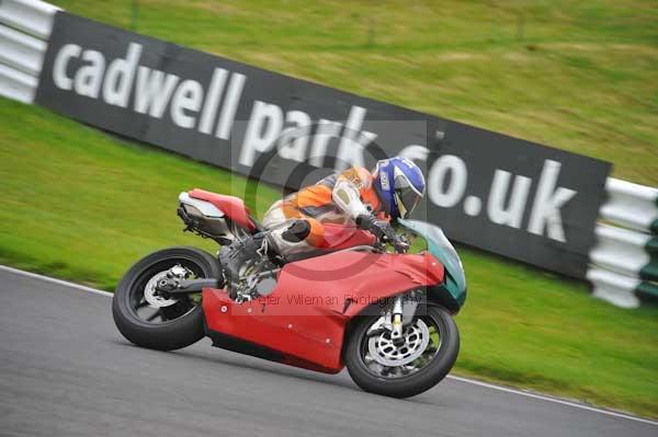 Motorcycle action photographs;Trackday digital images;cadwell;cadwell park photographs;event digital images;eventdigitalimages;motor racing louth lincolnshire;no limits trackday;peter wileman photography;trackday;trackday photos
