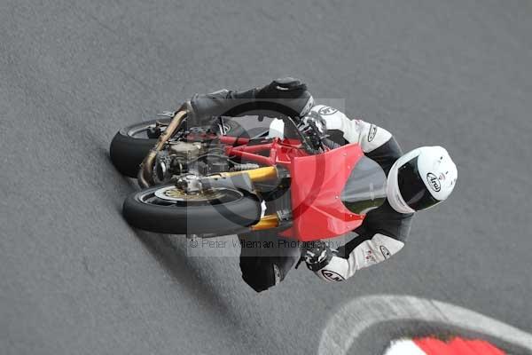 Motorcycle action photographs;Trackday digital images;cadwell;cadwell park photographs;event digital images;eventdigitalimages;motor racing louth lincolnshire;no limits trackday;peter wileman photography;trackday;trackday photos