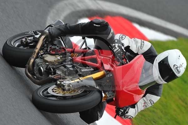 Motorcycle action photographs;Trackday digital images;cadwell;cadwell park photographs;event digital images;eventdigitalimages;motor racing louth lincolnshire;no limits trackday;peter wileman photography;trackday;trackday photos