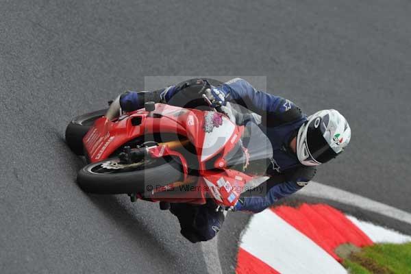 Motorcycle action photographs;Trackday digital images;cadwell;cadwell park photographs;event digital images;eventdigitalimages;motor racing louth lincolnshire;no limits trackday;peter wileman photography;trackday;trackday photos