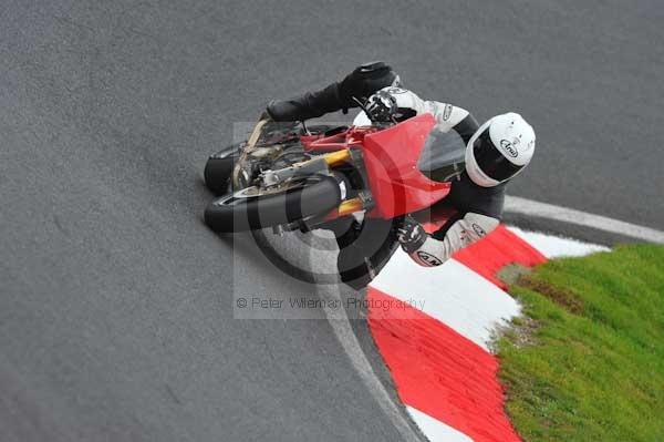 Motorcycle action photographs;Trackday digital images;cadwell;cadwell park photographs;event digital images;eventdigitalimages;motor racing louth lincolnshire;no limits trackday;peter wileman photography;trackday;trackday photos