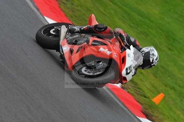 Motorcycle action photographs;Trackday digital images;cadwell;cadwell park photographs;event digital images;eventdigitalimages;motor racing louth lincolnshire;no limits trackday;peter wileman photography;trackday;trackday photos