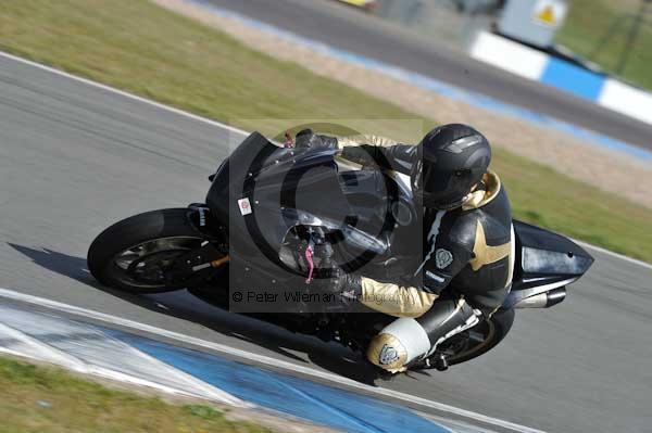 Motorcycle action photographs;donington;donington park leicestershire;donington photographs;event digital images;eventdigitalimages;no limits trackday;peter wileman photography;trackday;trackday digital images;trackday photos