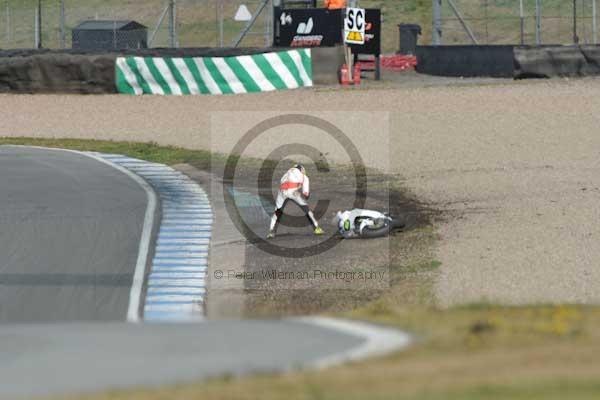 Motorcycle action photographs;donington;donington park leicestershire;donington photographs;event digital images;eventdigitalimages;no limits trackday;peter wileman photography;trackday;trackday digital images;trackday photos