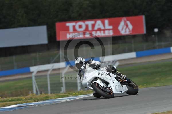 Motorcycle action photographs;donington;donington park leicestershire;donington photographs;event digital images;eventdigitalimages;no limits trackday;peter wileman photography;trackday;trackday digital images;trackday photos