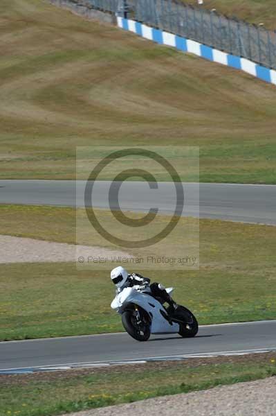 Motorcycle action photographs;donington;donington park leicestershire;donington photographs;event digital images;eventdigitalimages;no limits trackday;peter wileman photography;trackday;trackday digital images;trackday photos