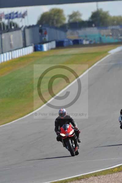Motorcycle action photographs;donington;donington park leicestershire;donington photographs;event digital images;eventdigitalimages;no limits trackday;peter wileman photography;trackday;trackday digital images;trackday photos