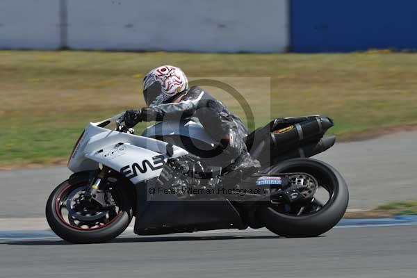 Motorcycle action photographs;donington;donington park leicestershire;donington photographs;event digital images;eventdigitalimages;no limits trackday;peter wileman photography;trackday;trackday digital images;trackday photos
