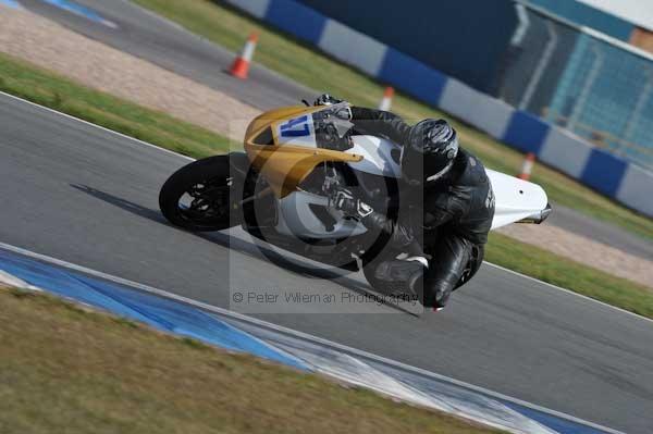 Motorcycle action photographs;donington;donington park leicestershire;donington photographs;event digital images;eventdigitalimages;no limits trackday;peter wileman photography;trackday;trackday digital images;trackday photos