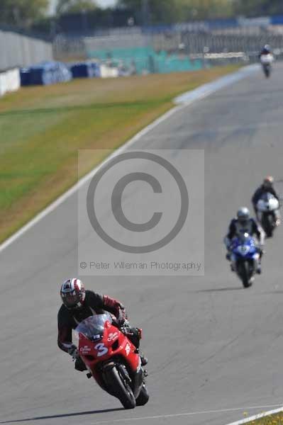 Motorcycle action photographs;donington;donington park leicestershire;donington photographs;event digital images;eventdigitalimages;no limits trackday;peter wileman photography;trackday;trackday digital images;trackday photos