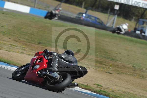 Motorcycle action photographs;donington;donington park leicestershire;donington photographs;event digital images;eventdigitalimages;no limits trackday;peter wileman photography;trackday;trackday digital images;trackday photos