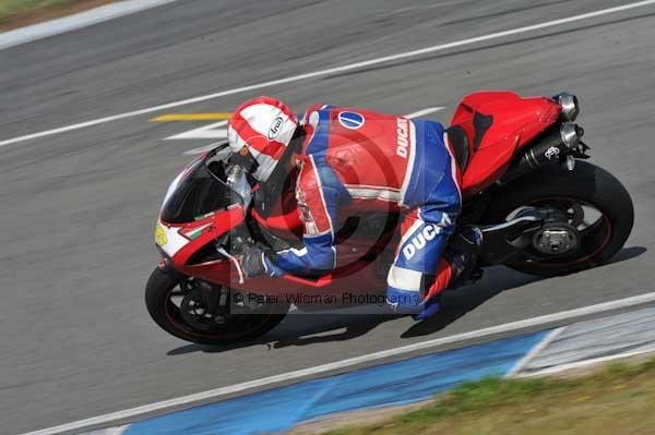 Motorcycle action photographs;donington;donington park leicestershire;donington photographs;event digital images;eventdigitalimages;no limits trackday;peter wileman photography;trackday;trackday digital images;trackday photos
