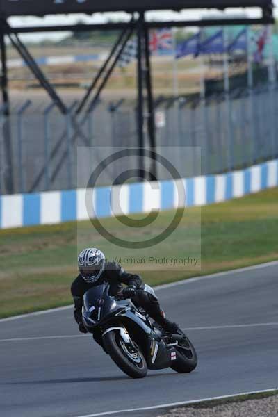 Motorcycle action photographs;donington;donington park leicestershire;donington photographs;event digital images;eventdigitalimages;no limits trackday;peter wileman photography;trackday;trackday digital images;trackday photos