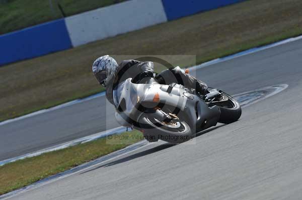 Motorcycle action photographs;donington;donington park leicestershire;donington photographs;event digital images;eventdigitalimages;no limits trackday;peter wileman photography;trackday;trackday digital images;trackday photos
