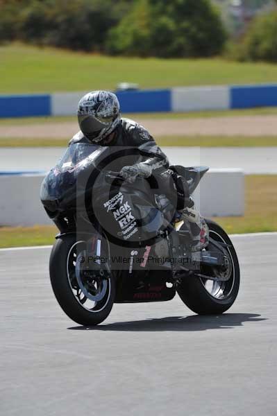 Motorcycle action photographs;donington;donington park leicestershire;donington photographs;event digital images;eventdigitalimages;no limits trackday;peter wileman photography;trackday;trackday digital images;trackday photos