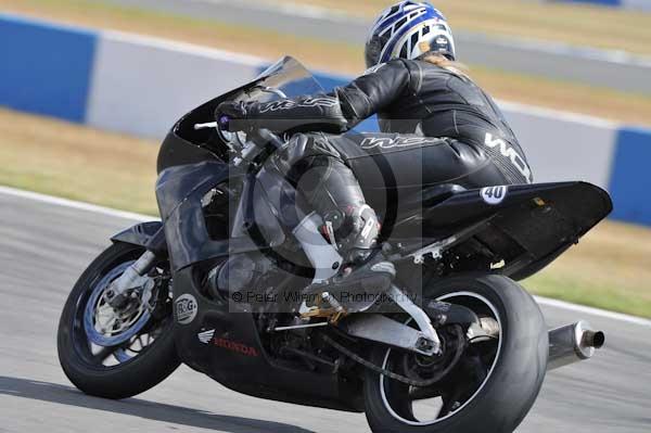 Motorcycle action photographs;donington;donington park leicestershire;donington photographs;event digital images;eventdigitalimages;no limits trackday;peter wileman photography;trackday;trackday digital images;trackday photos