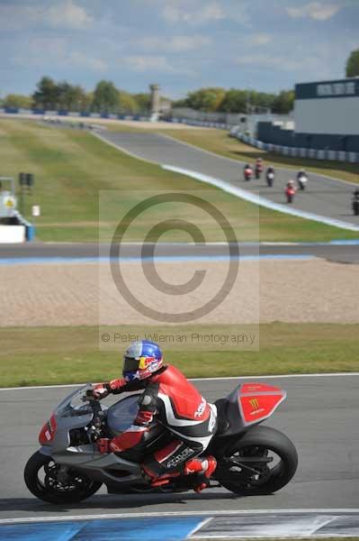 Motorcycle action photographs;donington;donington park leicestershire;donington photographs;event digital images;eventdigitalimages;no limits trackday;peter wileman photography;trackday;trackday digital images;trackday photos