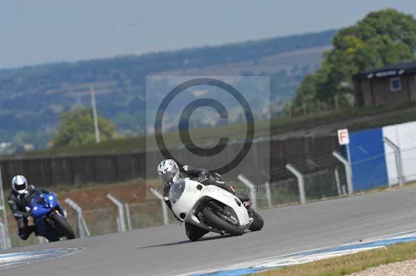 Motorcycle action photographs;donington;donington park leicestershire;donington photographs;event digital images;eventdigitalimages;no limits trackday;peter wileman photography;trackday;trackday digital images;trackday photos