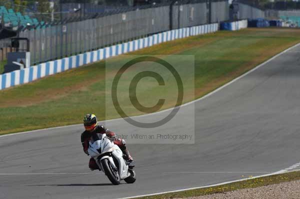 Motorcycle action photographs;donington;donington park leicestershire;donington photographs;event digital images;eventdigitalimages;no limits trackday;peter wileman photography;trackday;trackday digital images;trackday photos