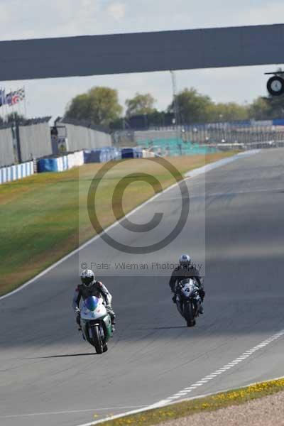 Motorcycle action photographs;donington;donington park leicestershire;donington photographs;event digital images;eventdigitalimages;no limits trackday;peter wileman photography;trackday;trackday digital images;trackday photos