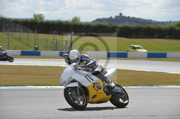 Motorcycle action photographs;donington;donington park leicestershire;donington photographs;event digital images;eventdigitalimages;no limits trackday;peter wileman photography;trackday;trackday digital images;trackday photos