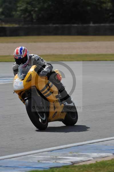 Motorcycle action photographs;donington;donington park leicestershire;donington photographs;event digital images;eventdigitalimages;no limits trackday;peter wileman photography;trackday;trackday digital images;trackday photos