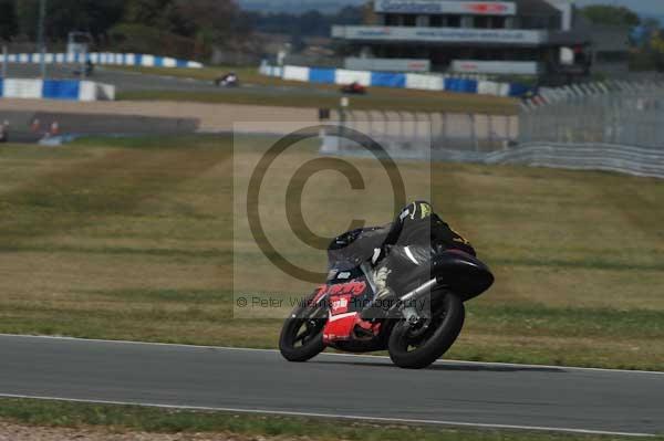 Motorcycle action photographs;donington;donington park leicestershire;donington photographs;event digital images;eventdigitalimages;no limits trackday;peter wileman photography;trackday;trackday digital images;trackday photos