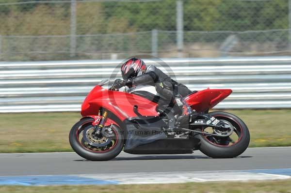 Motorcycle action photographs;donington;donington park leicestershire;donington photographs;event digital images;eventdigitalimages;no limits trackday;peter wileman photography;trackday;trackday digital images;trackday photos