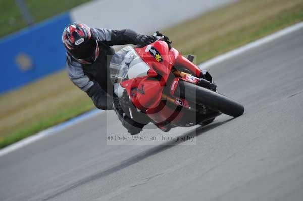 Motorcycle action photographs;donington;donington park leicestershire;donington photographs;event digital images;eventdigitalimages;no limits trackday;peter wileman photography;trackday;trackday digital images;trackday photos