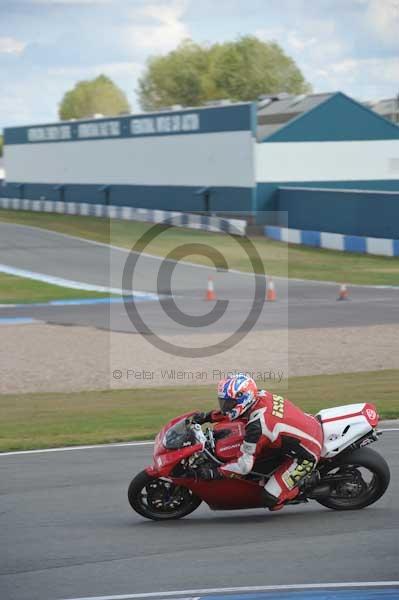 Motorcycle action photographs;donington;donington park leicestershire;donington photographs;event digital images;eventdigitalimages;no limits trackday;peter wileman photography;trackday;trackday digital images;trackday photos