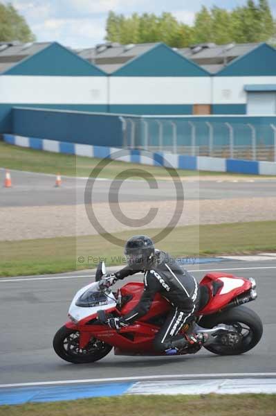 Motorcycle action photographs;donington;donington park leicestershire;donington photographs;event digital images;eventdigitalimages;no limits trackday;peter wileman photography;trackday;trackday digital images;trackday photos