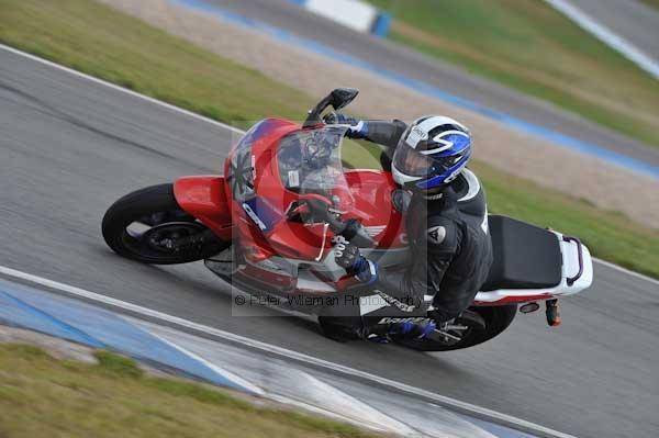 Motorcycle action photographs;donington;donington park leicestershire;donington photographs;event digital images;eventdigitalimages;no limits trackday;peter wileman photography;trackday;trackday digital images;trackday photos