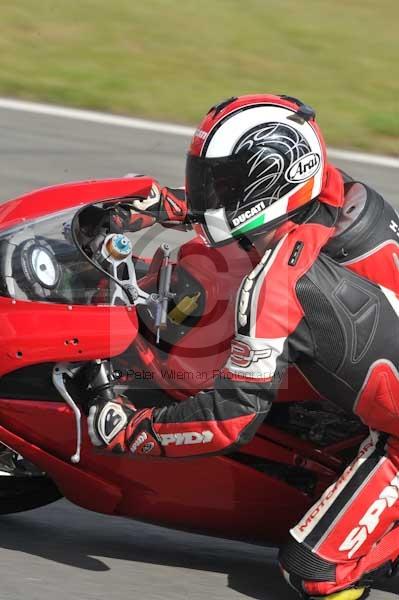 Motorcycle action photographs;donington;donington park leicestershire;donington photographs;event digital images;eventdigitalimages;no limits trackday;peter wileman photography;trackday;trackday digital images;trackday photos