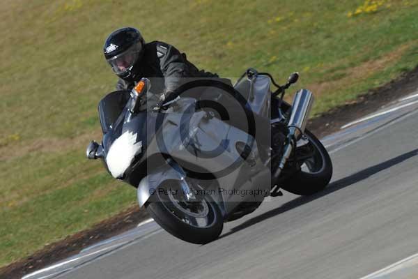 Motorcycle action photographs;donington;donington park leicestershire;donington photographs;event digital images;eventdigitalimages;no limits trackday;peter wileman photography;trackday;trackday digital images;trackday photos