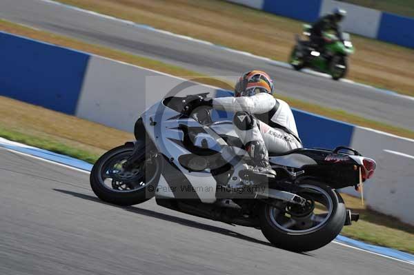 Motorcycle action photographs;donington;donington park leicestershire;donington photographs;event digital images;eventdigitalimages;no limits trackday;peter wileman photography;trackday;trackday digital images;trackday photos