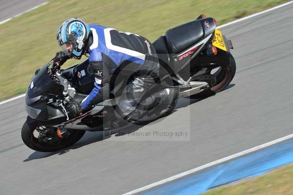 Motorcycle action photographs;donington;donington park leicestershire;donington photographs;event digital images;eventdigitalimages;no limits trackday;peter wileman photography;trackday;trackday digital images;trackday photos