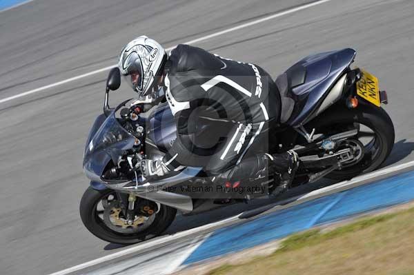 Motorcycle action photographs;donington;donington park leicestershire;donington photographs;event digital images;eventdigitalimages;no limits trackday;peter wileman photography;trackday;trackday digital images;trackday photos