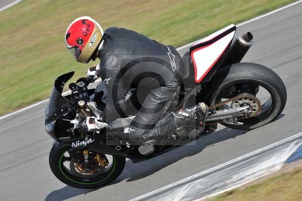 Motorcycle action photographs;donington;donington park leicestershire;donington photographs;event digital images;eventdigitalimages;no limits trackday;peter wileman photography;trackday;trackday digital images;trackday photos