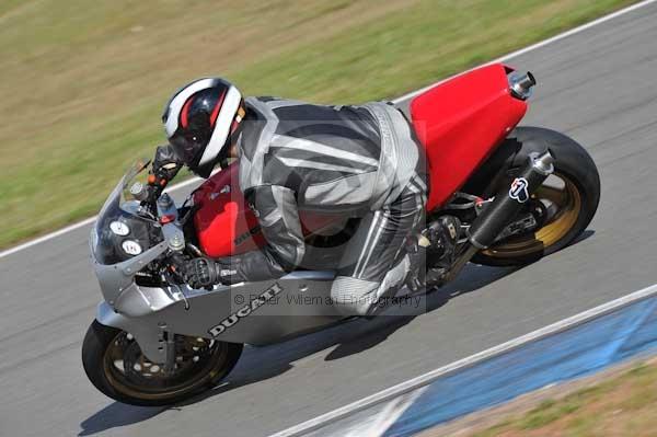 Motorcycle action photographs;donington;donington park leicestershire;donington photographs;event digital images;eventdigitalimages;no limits trackday;peter wileman photography;trackday;trackday digital images;trackday photos